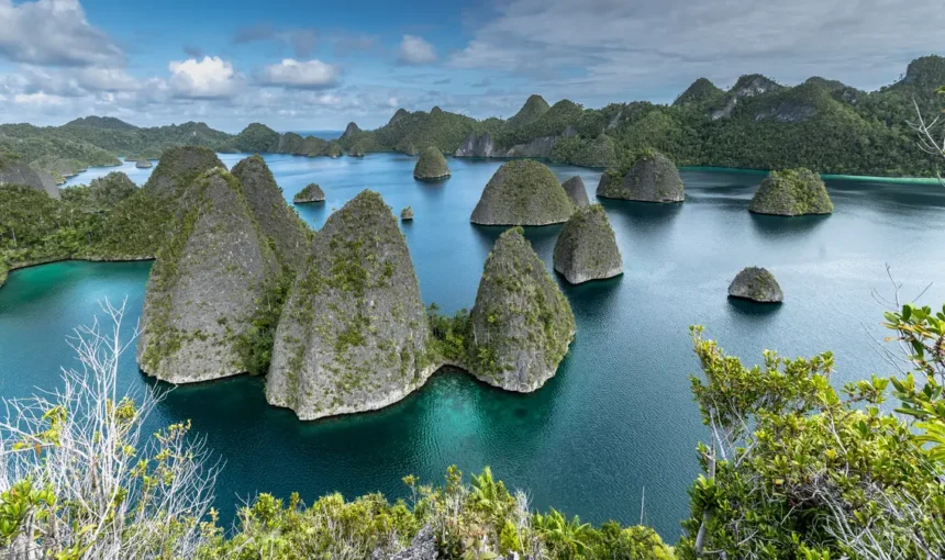 Pantai dan Pulau Cantik Papua Barat Daya yang Masih Jarang Dijamah Wisatawan