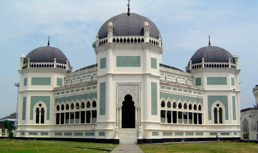 Berkunjung ke Medan? Jangan Lewatkan Masjid Raya Al-Mashun!